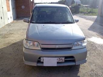 2001 Nissan Cube Photos