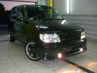 2001 Nissan Cube Photos