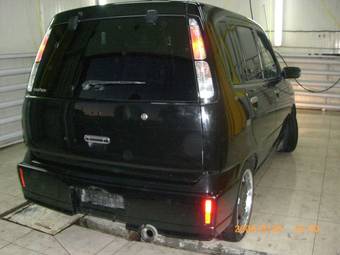 2001 Nissan Cube Photos