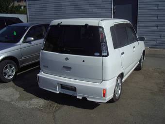 2001 Nissan Cube Photos