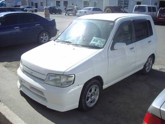 2001 Nissan Cube Photos
