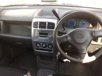 2001 Nissan Cube Pics