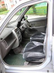 2001 Nissan Cube Photos