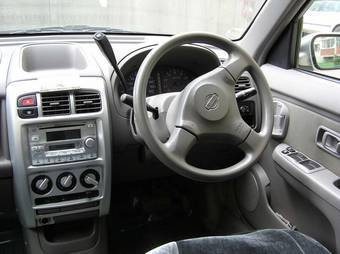 2001 Nissan Cube Pictures
