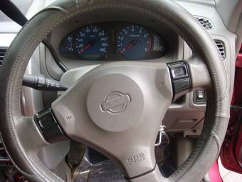 2001 Nissan Cube Photos