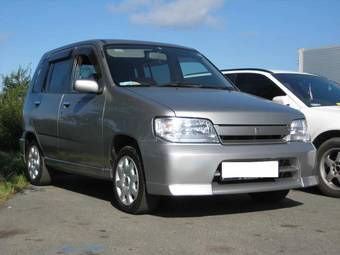 2001 Nissan Cube Photos