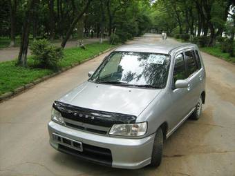 2001 Nissan Cube Photos