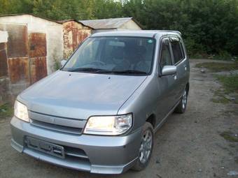 2001 Nissan Cube Photos