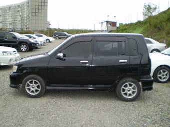 2001 Nissan Cube Photos