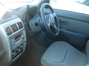 2001 Nissan Cube Photos
