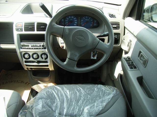 2002 Nissan Cube Pictures