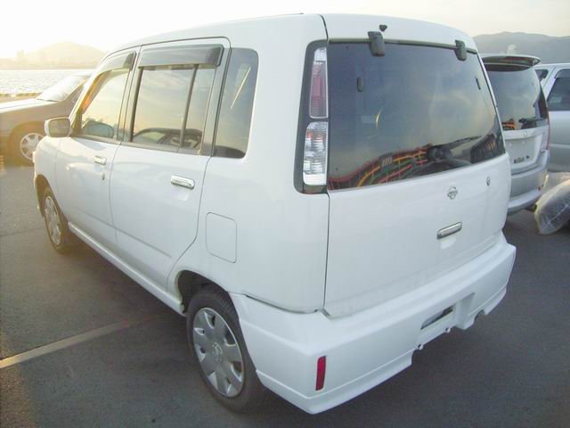 2002 Nissan Cube Photos