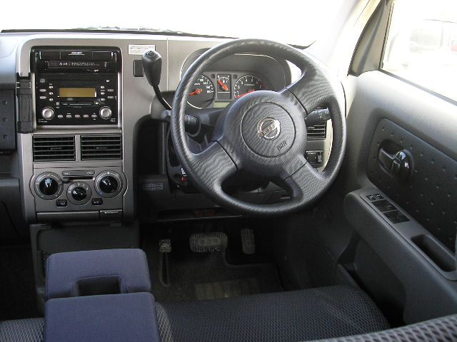 2002 Nissan Cube Pictures