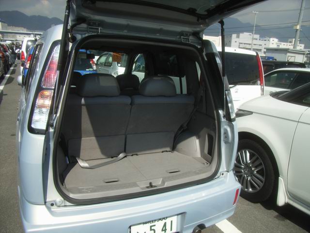 2002 Nissan Cube Photos