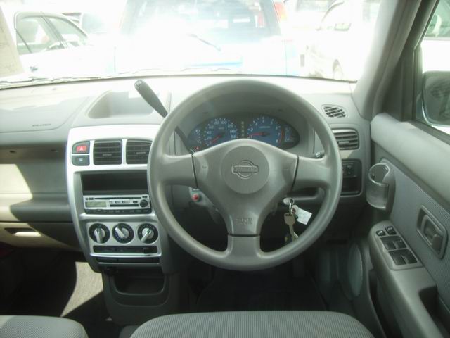 2002 Nissan Cube Pictures