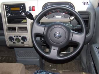 2002 Nissan Cube Photos