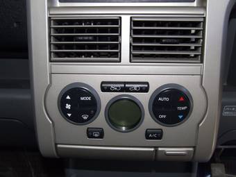 2002 Nissan Cube Photos