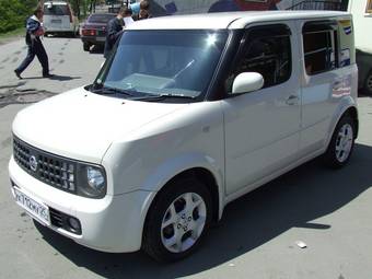 2002 Nissan Cube Photos