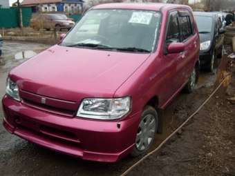 2002 Nissan Cube Photos