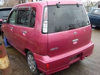 2002 Nissan Cube Photos