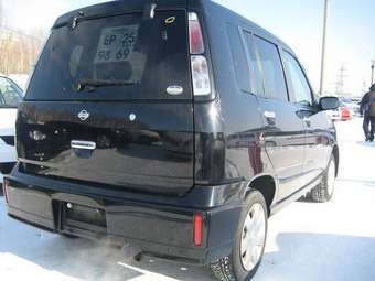 2002 Nissan Cube Photos