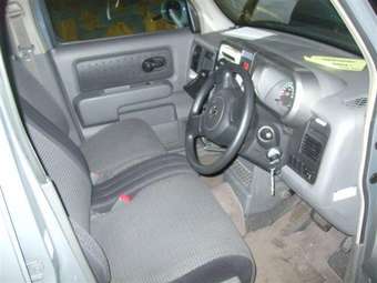 2002 Nissan Cube Photos