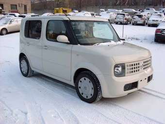 2002 Nissan Cube Photos