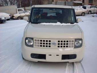 2002 Nissan Cube Photos