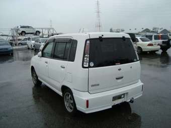 2002 Nissan Cube Photos