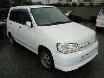 2002 Nissan Cube Pictures