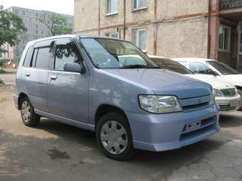 2002 Nissan Cube Photos