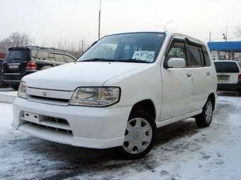 2002 Nissan Cube Photos