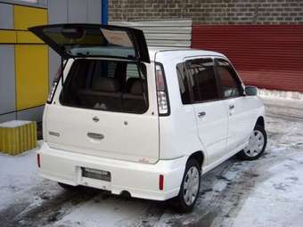 2002 Nissan Cube Photos