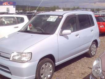 2002 Nissan Cube Pictures