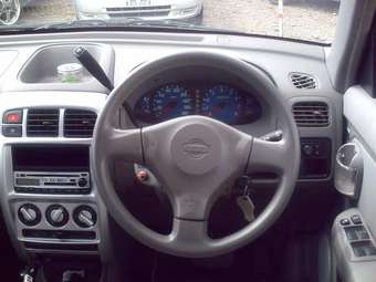 2002 Nissan Cube Pictures