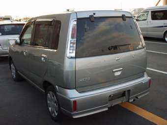 2002 Nissan Cube Pictures