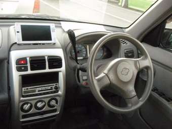 2002 Nissan Cube Pics