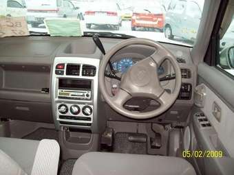 2002 Nissan Cube Pics