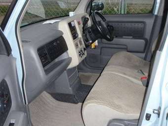 2002 Nissan Cube Photos