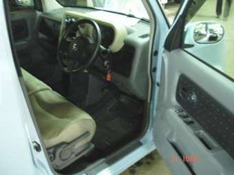 2002 Nissan Cube Photos