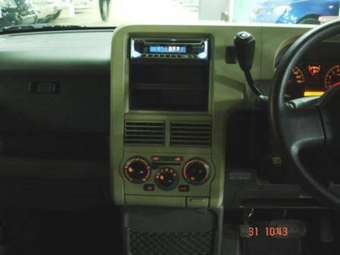 2002 Nissan Cube Photos