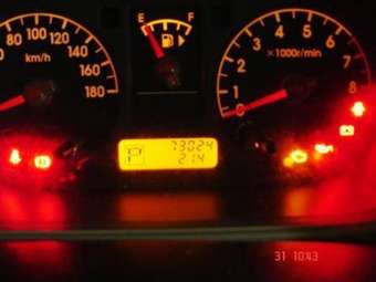 2002 Nissan Cube Pictures
