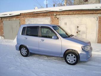 2002 Nissan Cube Pics