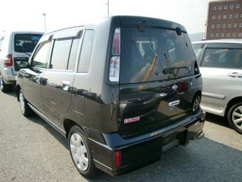2002 Nissan Cube Photos