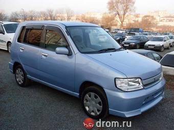 2002 Nissan Cube Photos