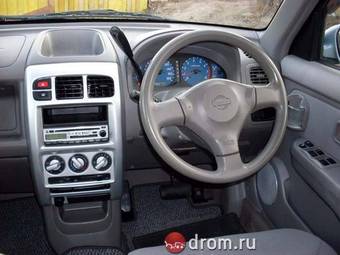 2002 Nissan Cube Photos