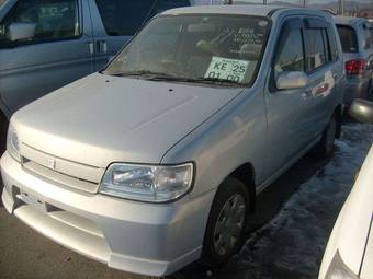 2002 Nissan Cube Photos