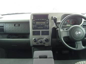 2002 Nissan Cube Photos