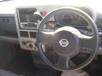 2002 Nissan Cube Pictures
