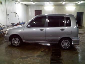 2002 Nissan Cube Pictures